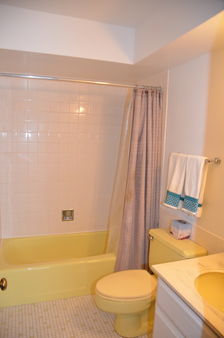 300 Thames Parkway, Unit 2H Park Ridge, IL 60068 - Photo 10 of 14