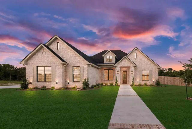 $895,000 | 8005 Bee Cave Road, China Spring, TX 76633