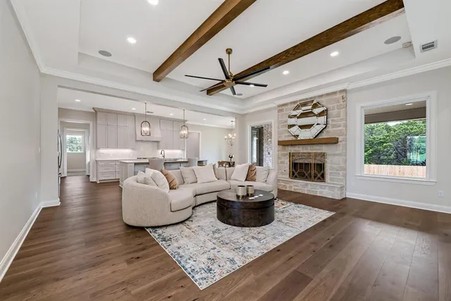 $895,000 | 8005 Bee Cave Road, China Spring, TX 76633