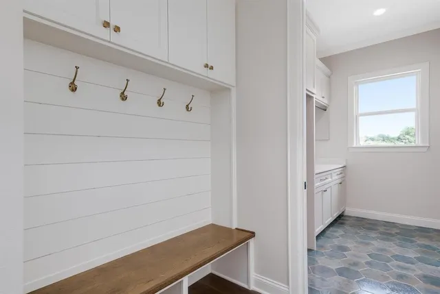 $895,000 | 8005 Bee Cave Road, China Spring, TX 76633