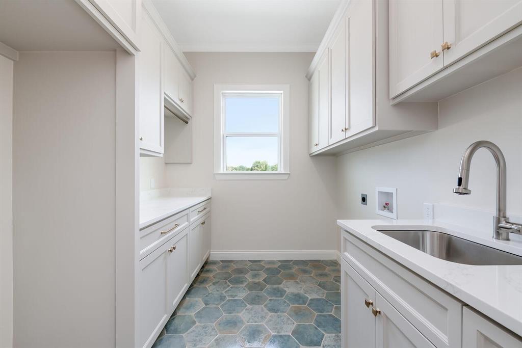 8005 Bee Cave Road China Spring, TX 76633 - Photo 23 of 40 Laundry area featuring cabinet space, electric dryer hookup, and hookup for a washing machine