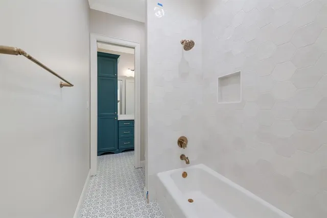 $895,000 | 8005 Bee Cave Road, China Spring, TX 76633