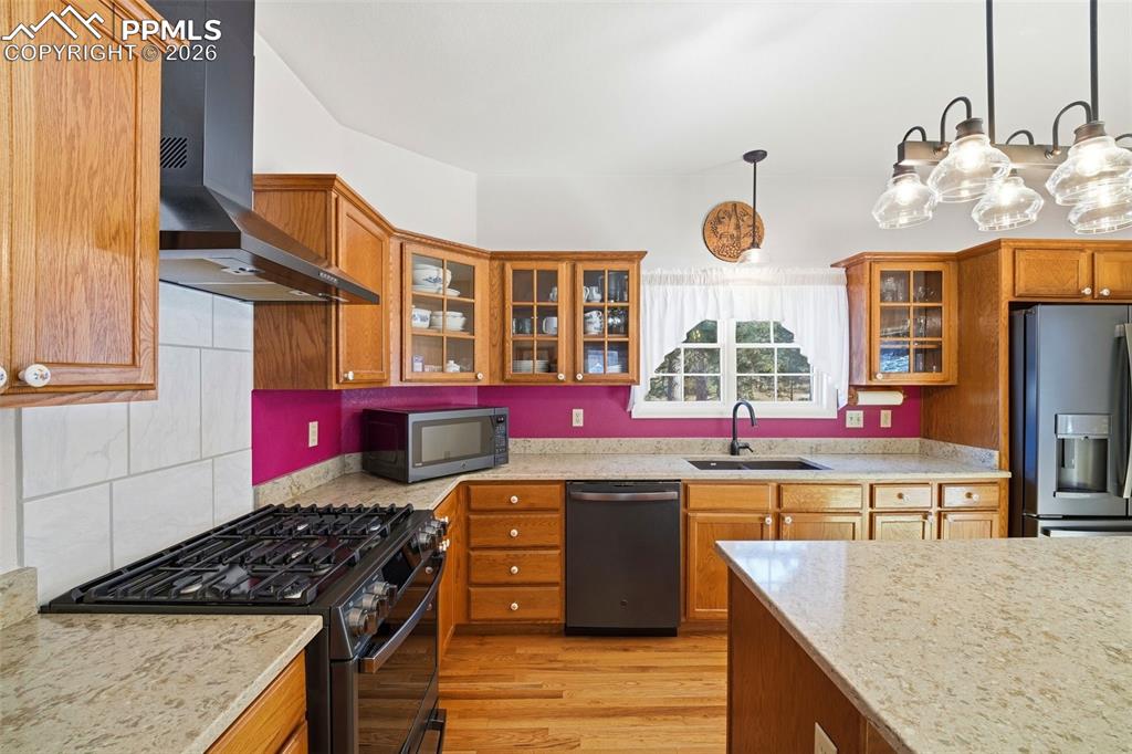 8795 Moss Rock Road Colorado Springs, CO 80908 - Photo 14 of 47 Quartz Countertops