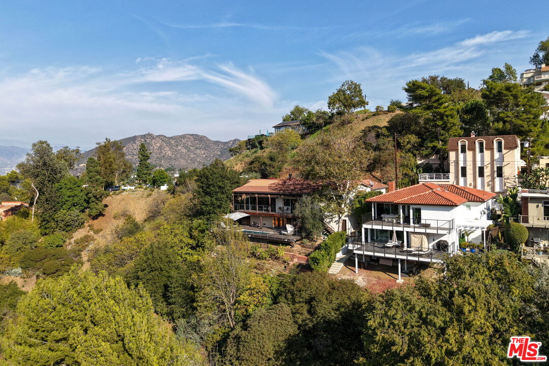 2835 Oak Point Drive Los Angeles, CA 90068 - Photo 43 of 50 a view of a city with tall buildings