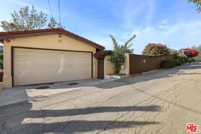 $2,450,000 | 2835 Oak Point Drive, Los Angeles, CA 90068