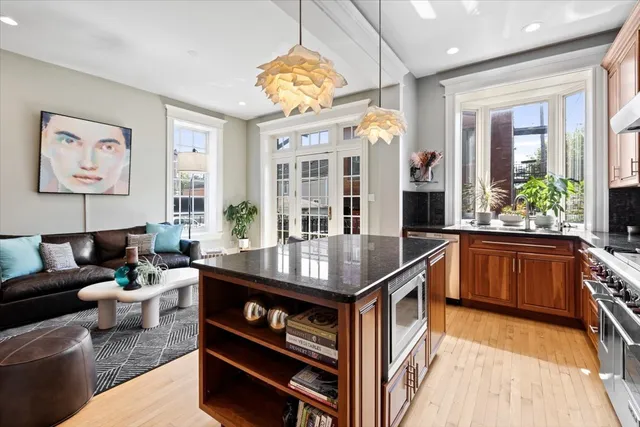 $1,900,000 | 2845 West Division Street, Chicago, IL 60622