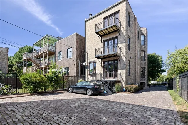 $1,900,000 | 2845 West Division Street, Chicago, IL 60622