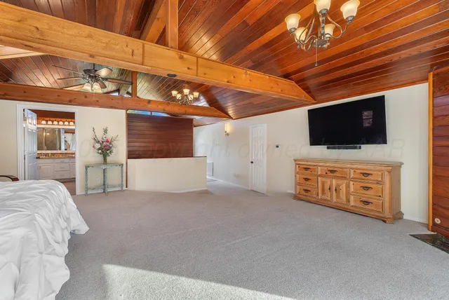 a view of a livingroom with furniture