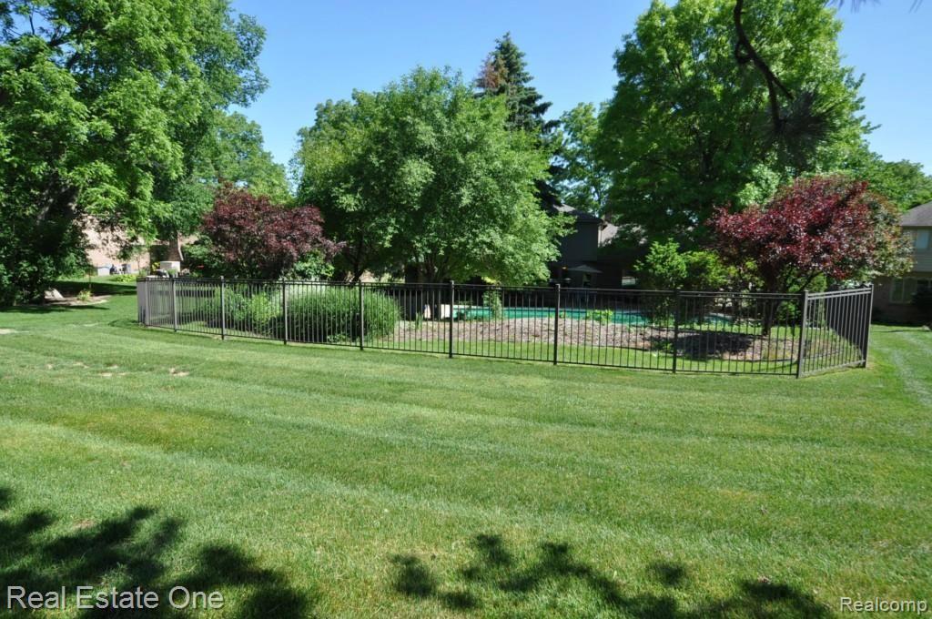2850 Kilburn Court Rochester, MI 48306 - Photo 27 of 30 25.jpg