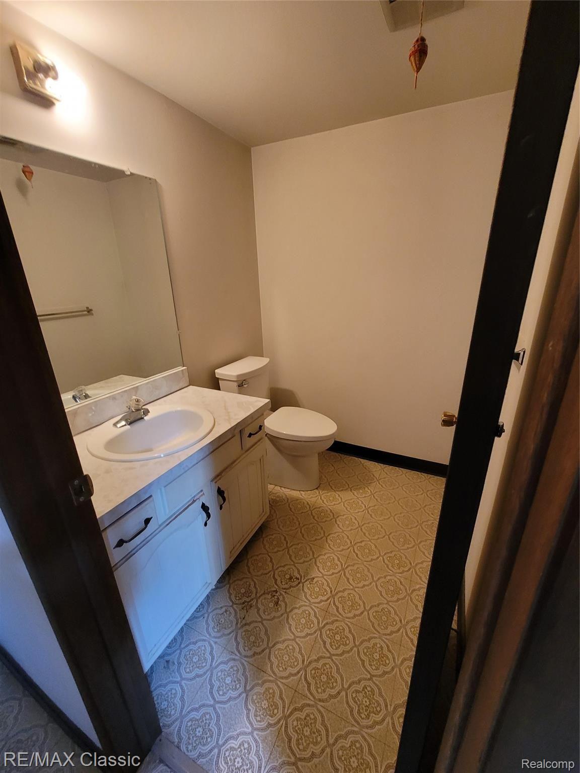 6714 Edgewood Road Canton, MI 48187 - Photo 11 of 27 Main Floor Powder Room
