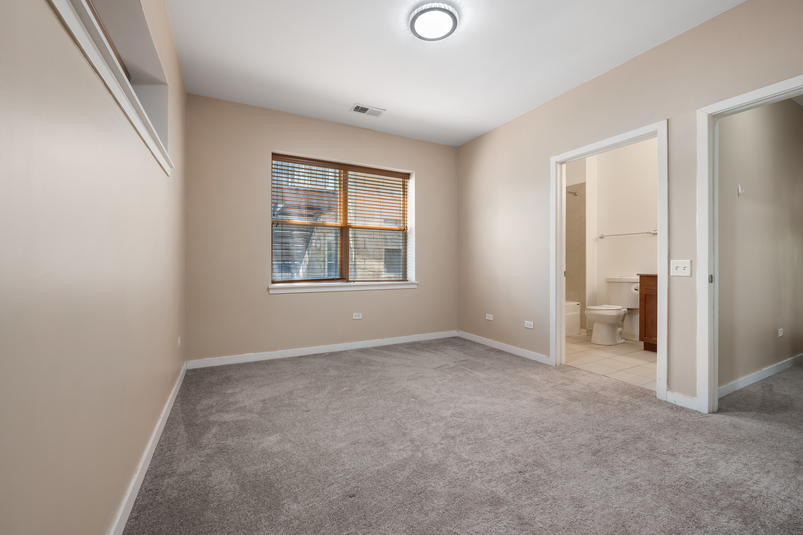 907 South Lytle Street, Unit 201 Chicago, IL 60607 - Photo 16 of 28 an empty room with windows and closet