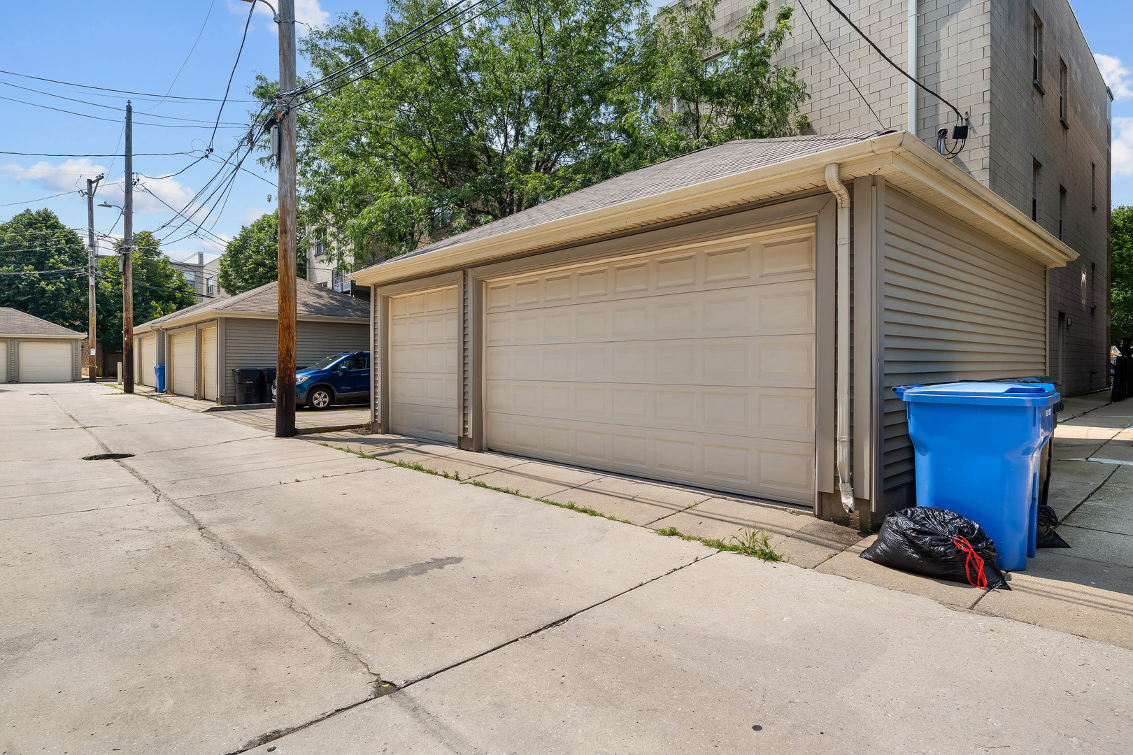 907 South Lytle Street, Unit 201 Chicago, IL 60607 - Photo 20 of 28 a view of a house with a yard and garage