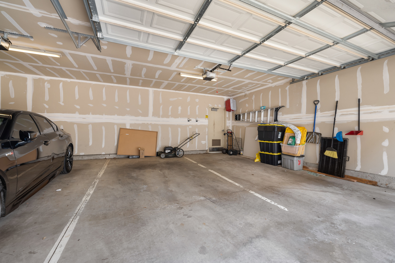 907 South Lytle Street, Unit 201 Chicago, IL 60607 - Photo 21 of 28 a view of a garage