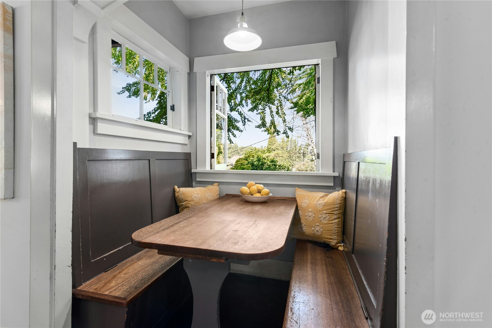 2077 East Howe Street Seattle, WA 98112 - Photo 13 of 26