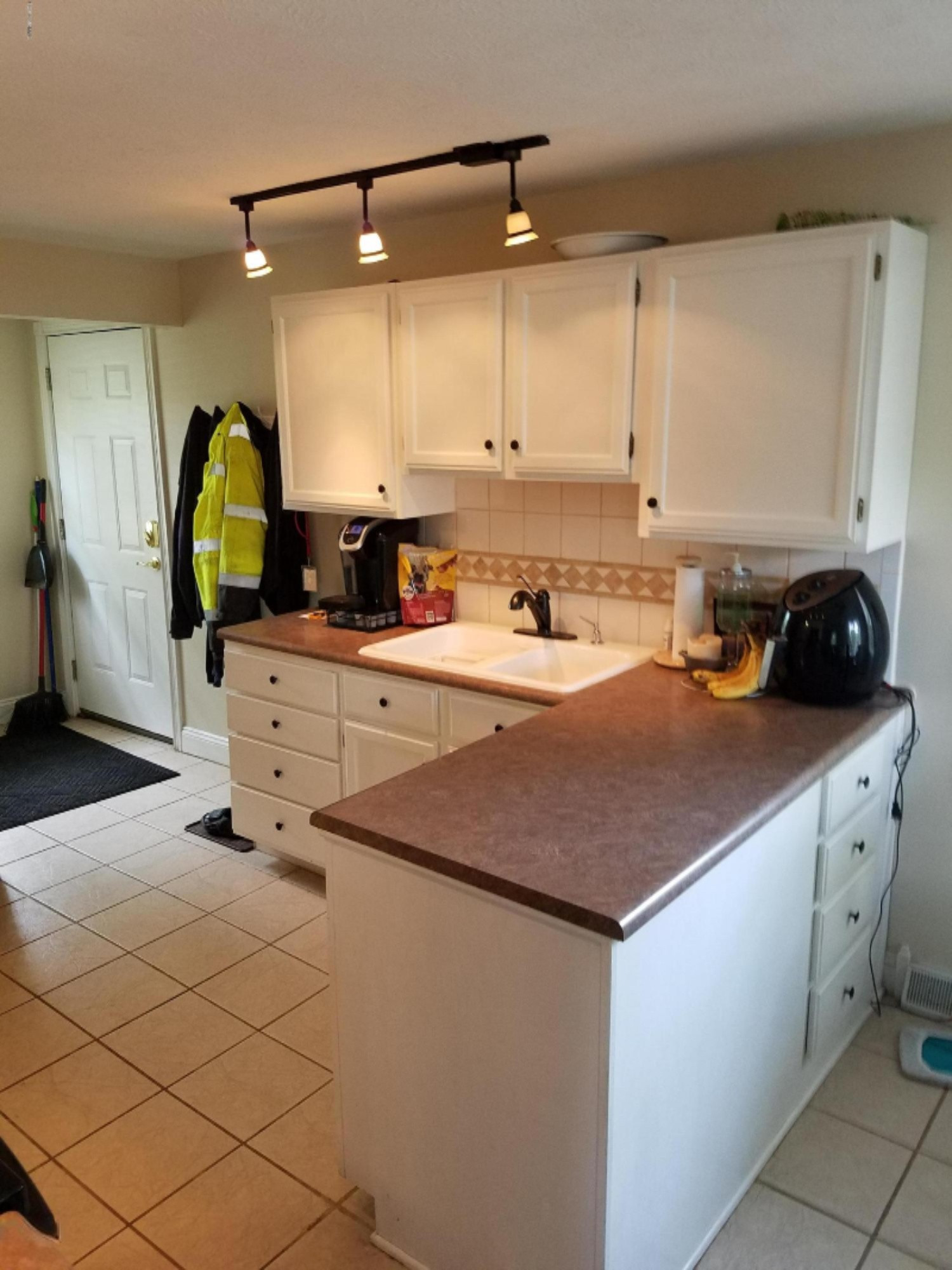 1805 Nazareth Road Kalamazoo, MI 49048 - Photo 19 of 24 Updated Kitchen