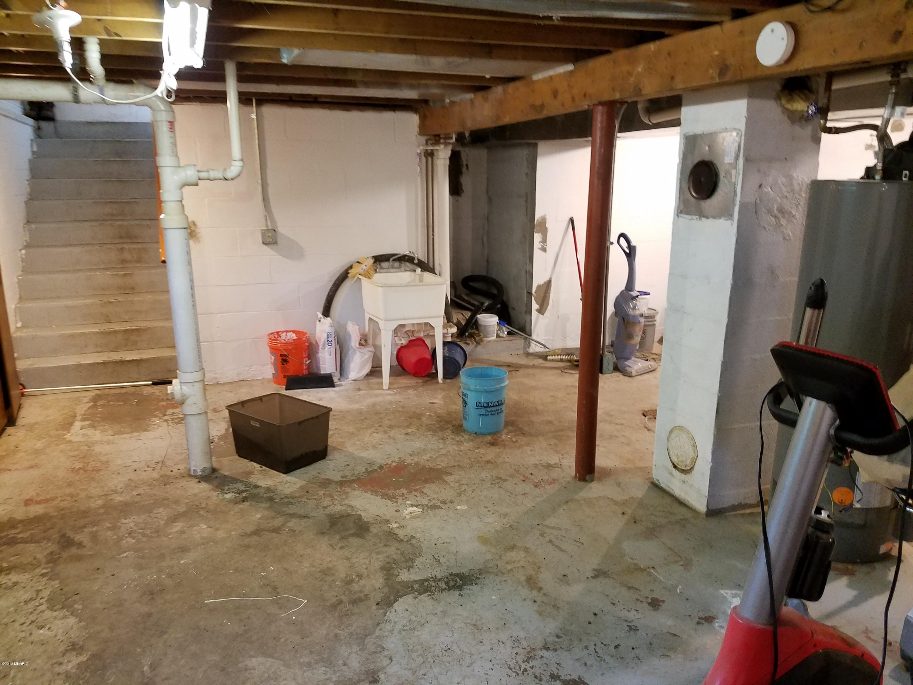 1805 Nazareth Road Kalamazoo, MI 49048 - Photo 20 of 24 Large Basemennt
