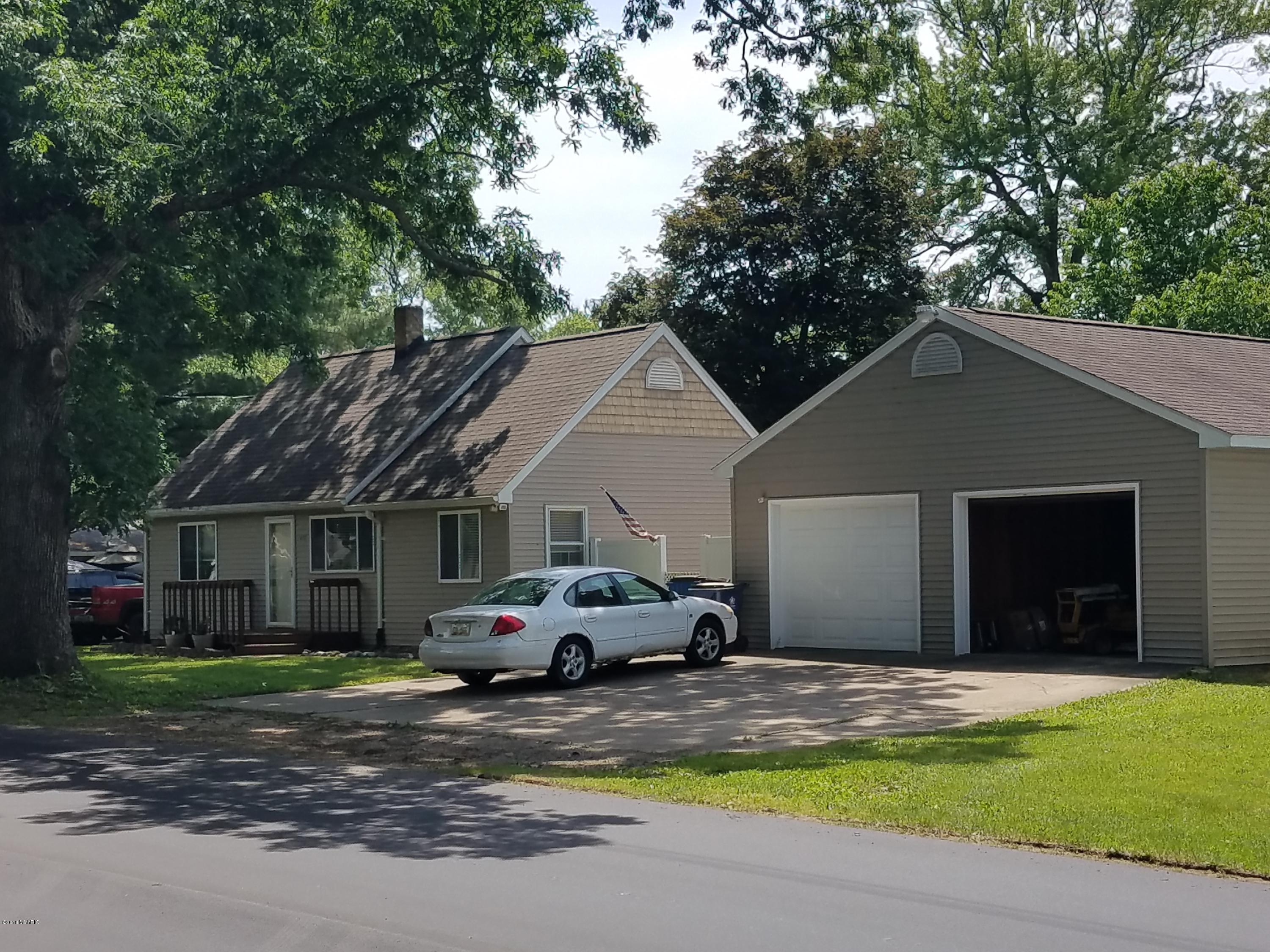 1805 Nazareth Road Kalamazoo, MI 49048 - Photo 3 of 24 Spacious 2 car garage