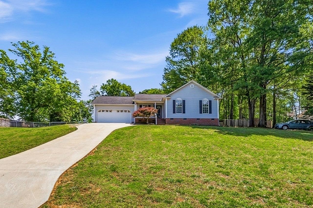 312 Carmichael Court Boiling Springs, SC 29316 - Photo 2 of 41