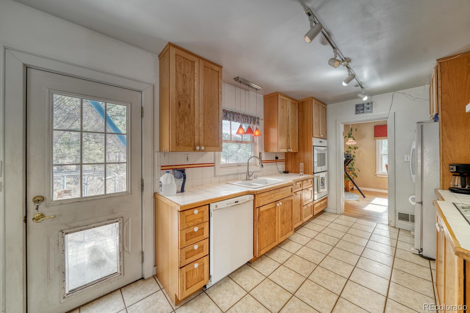 8225 Highway 24 Cascade, CO 80809 - Photo 12 of 49