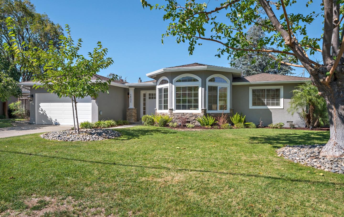 16131 Jacaranda Way Los Gatos, CA 95032 - Photo 3 of 30 a front view of a house with a garden
