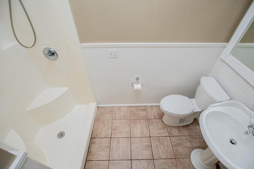 75 Cash Lane Bremen, GA 30110 - Photo 58 of 92 a bathroom with a toilet and a shower