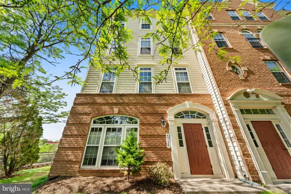$615,000 | 5725 Callcott Way, Unit P, Alexandria, VA 22312