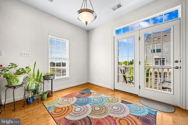 $615,000 | 5725 Callcott Way, Unit P, Alexandria, VA 22312