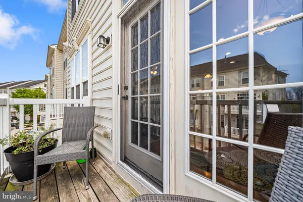 $615,000 | 5725 Callcott Way, Unit P, Alexandria, VA 22312