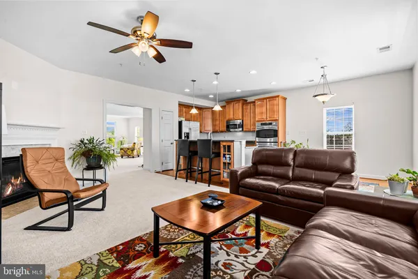 $615,000 | 5725 Callcott Way, Unit P, Alexandria, VA 22312