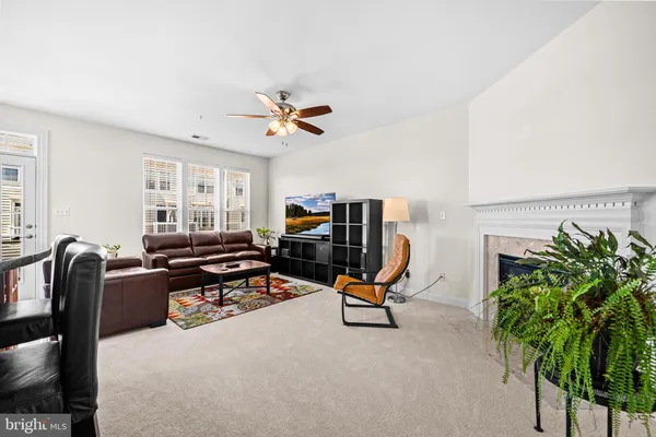 $615,000 | 5725 Callcott Way, Unit P, Alexandria, VA 22312