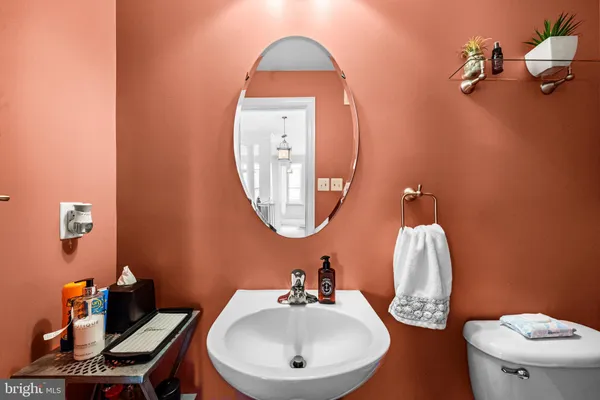 $615,000 | 5725 Callcott Way, Unit P, Alexandria, VA 22312