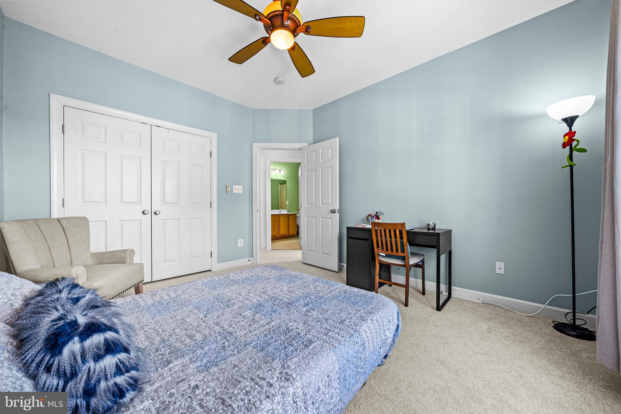 5725 Callcott Way, Unit P Alexandria, VA 22312 - Photo 30 of 40 a living room with furniture and a window