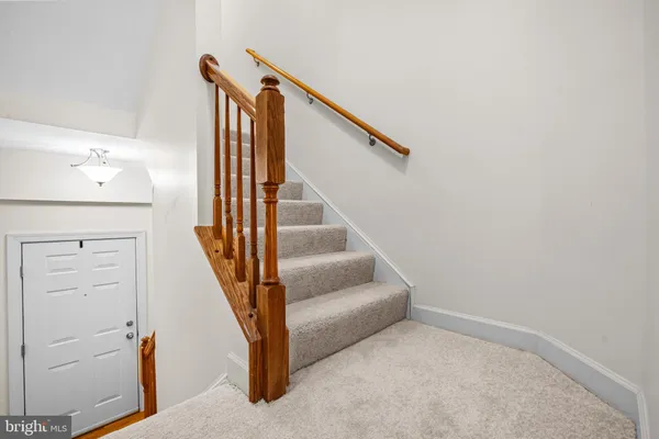 $615,000 | 5725 Callcott Way, Unit P, Alexandria, VA 22312