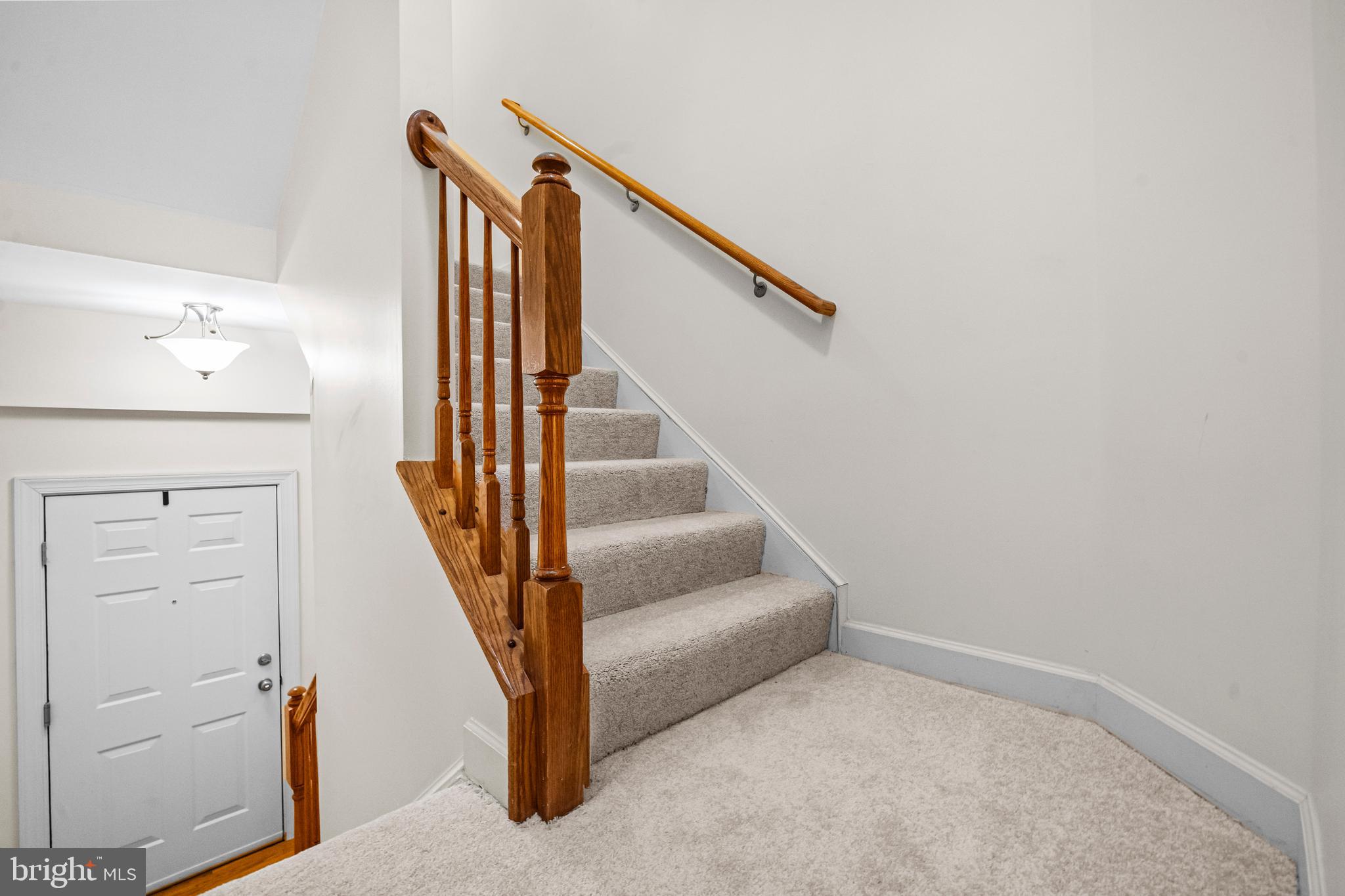 5725 Callcott Way, Unit P Alexandria, VA 22312 - Photo 35 of 40 a view of entryway
