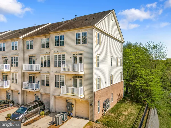 $615,000 | 5725 Callcott Way, Unit P, Alexandria, VA 22312