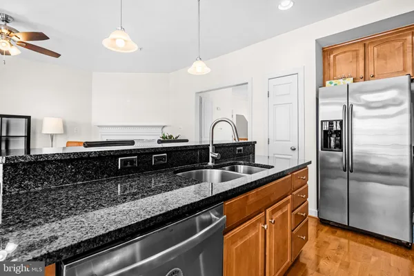$615,000 | 5725 Callcott Way, Unit P, Alexandria, VA 22312