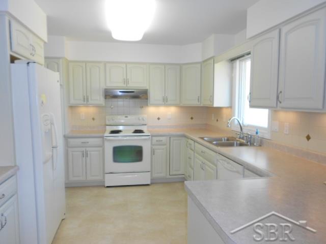 8761 Webster Road Freeland, MI 48623 - Photo 6 of 24 31319518-5.JPG