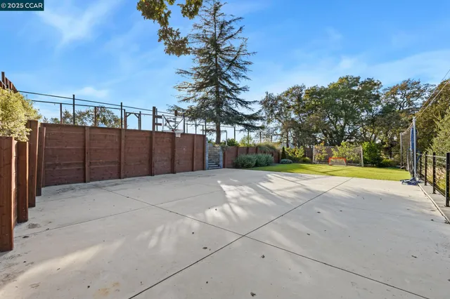 $2,698,888 | 961 Oak View Circle, Lafayette, CA 94549
