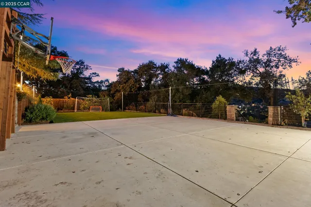 $2,698,888 | 961 Oak View Circle, Lafayette, CA 94549