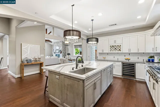 $2,698,888 | 961 Oak View Circle, Lafayette, CA 94549