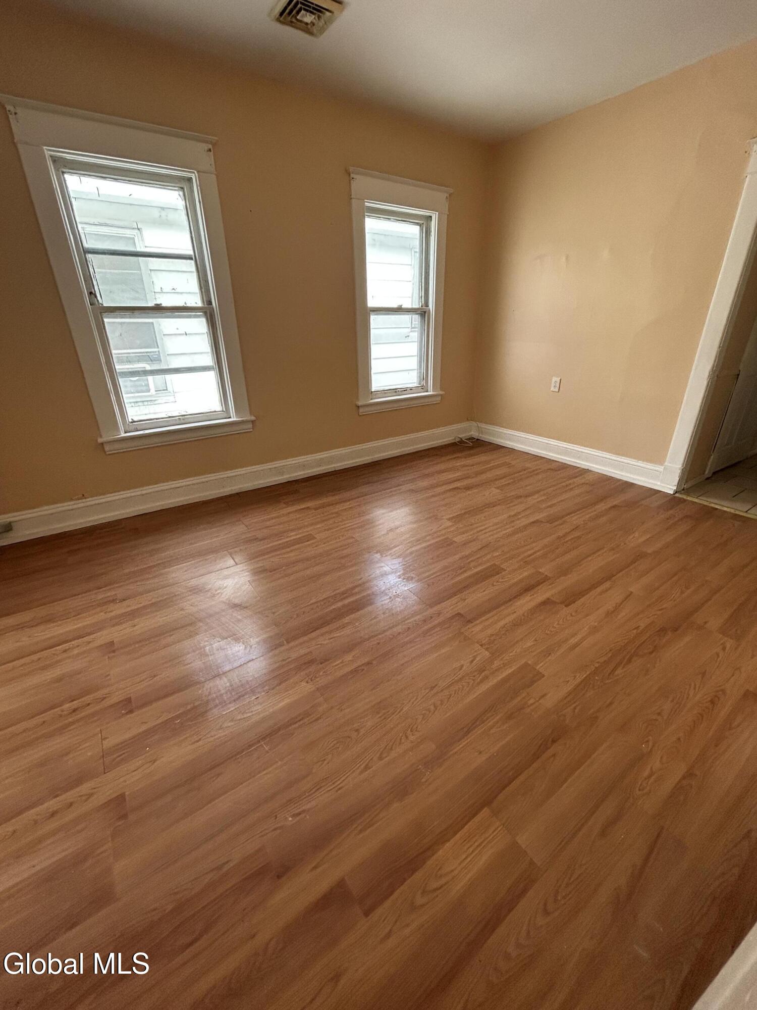 1075 Pleasant Street Schenectady, NY 12303 - Photo 13 of 28 IMG_3731