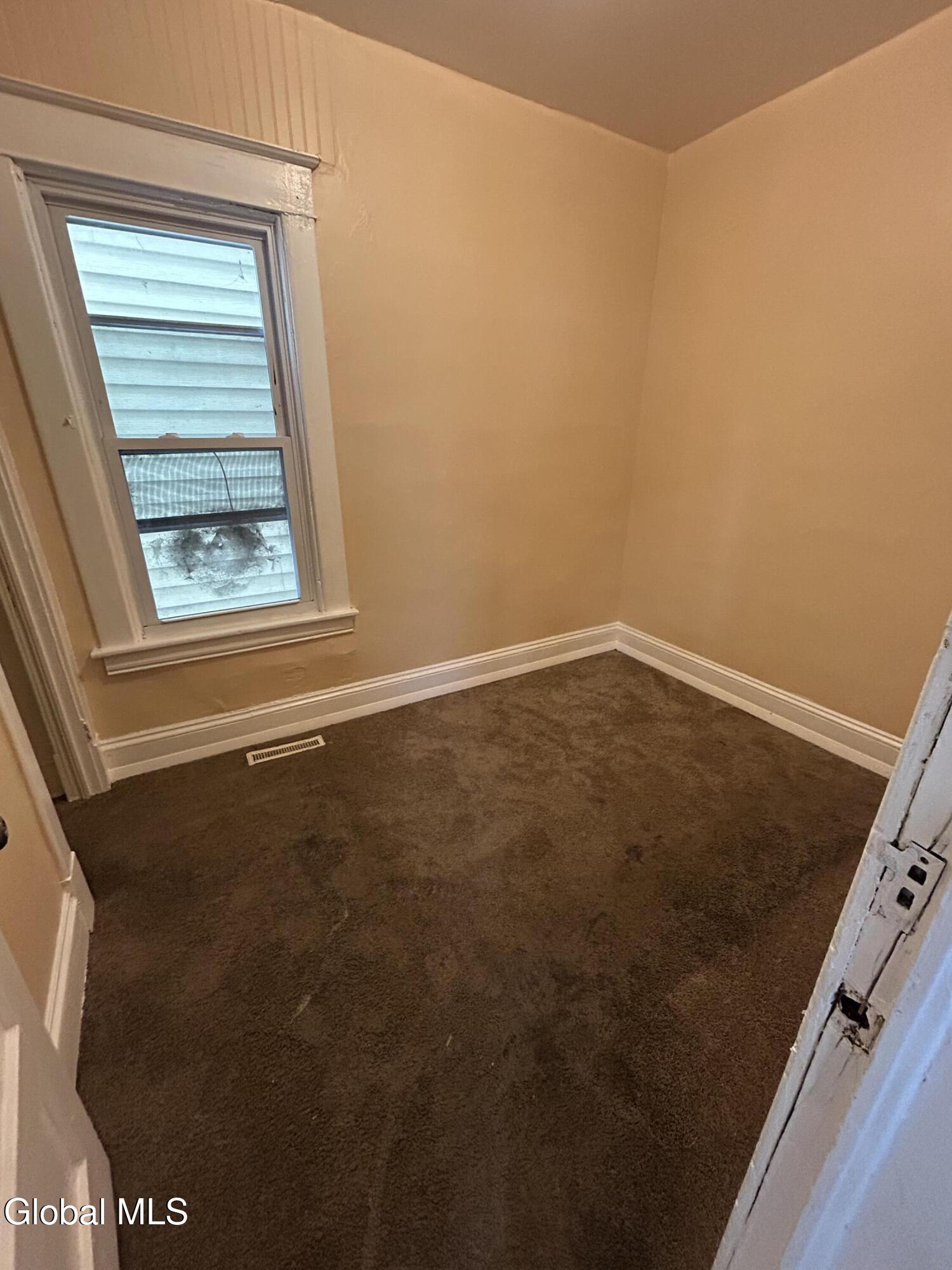 1075 Pleasant Street Schenectady, NY 12303 - Photo 23 of 28 IMG_3726