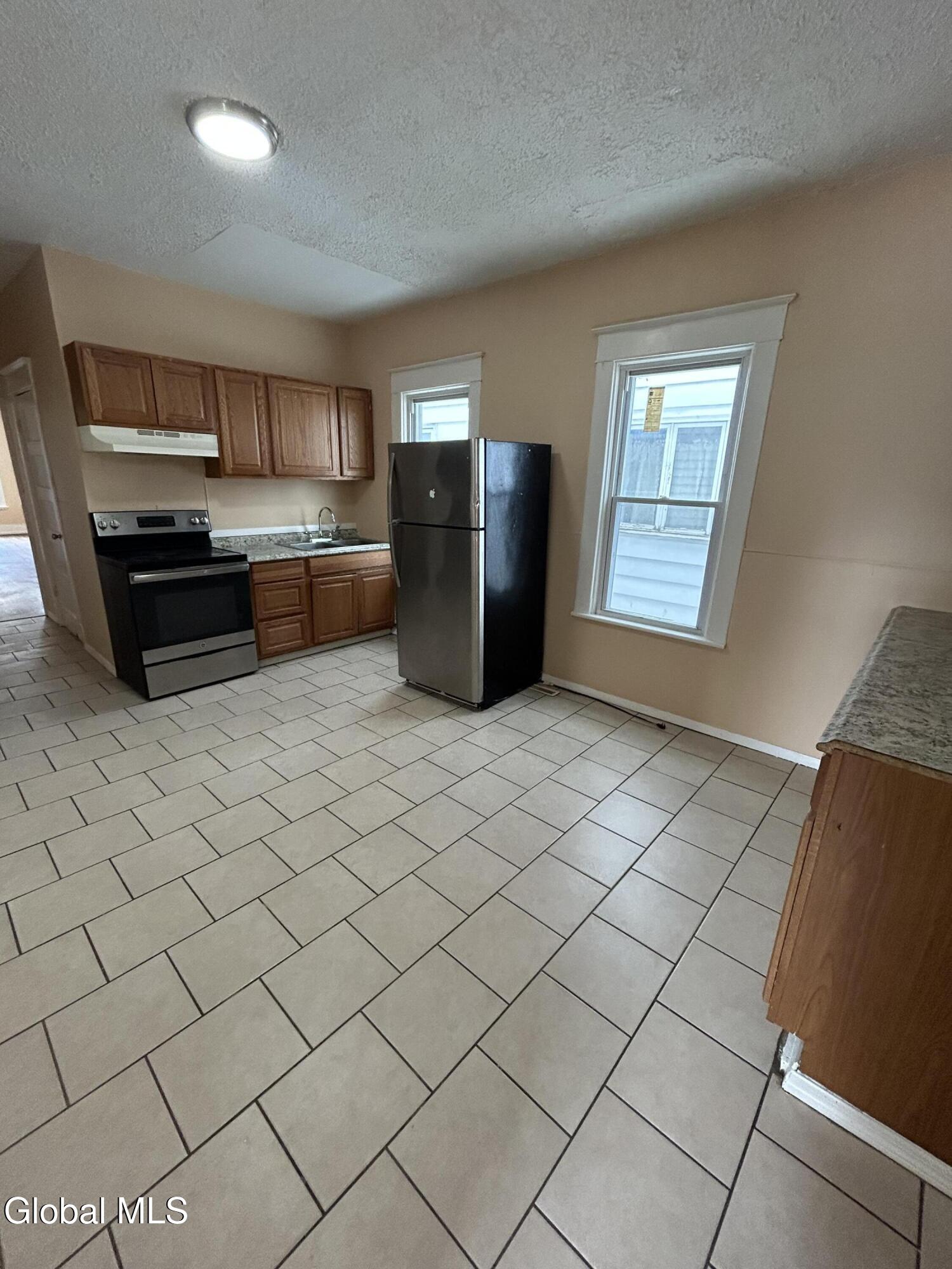 1075 Pleasant Street Schenectady, NY 12303 - Photo 3 of 28 IMG_3728