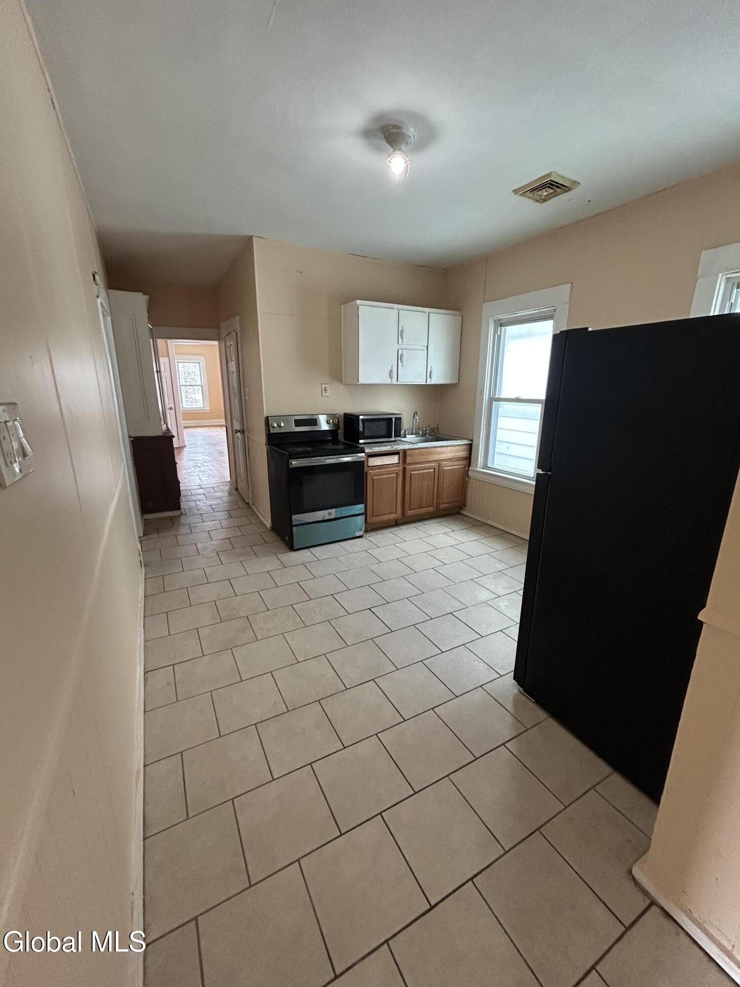 1075 Pleasant Street Schenectady, NY 12303 - Photo 7 of 28 IMG_3741