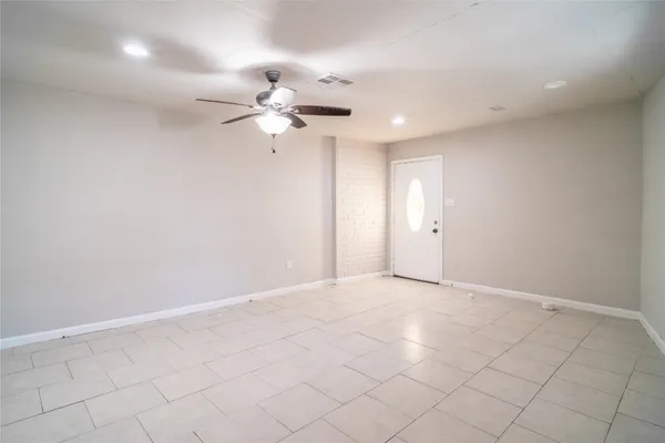 $2,000 | 11623 Rowan Lane, Houston, TX 77072