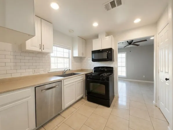 $2,000 | 11623 Rowan Lane, Houston, TX 77072