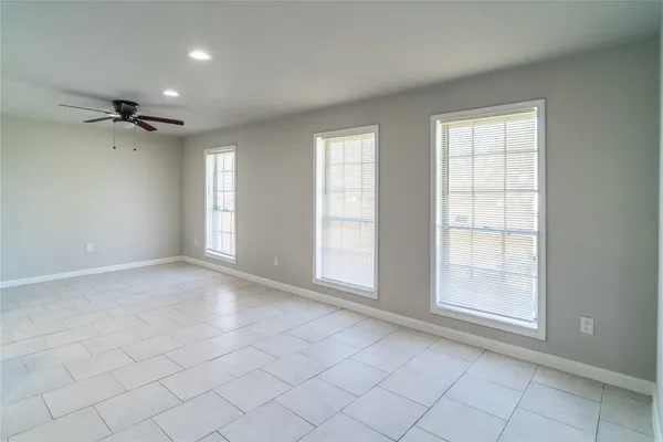 $2,000 | 11623 Rowan Lane, Houston, TX 77072