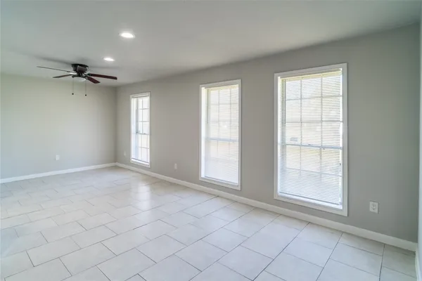 $2,000 | 11623 Rowan Lane, Houston, TX 77072