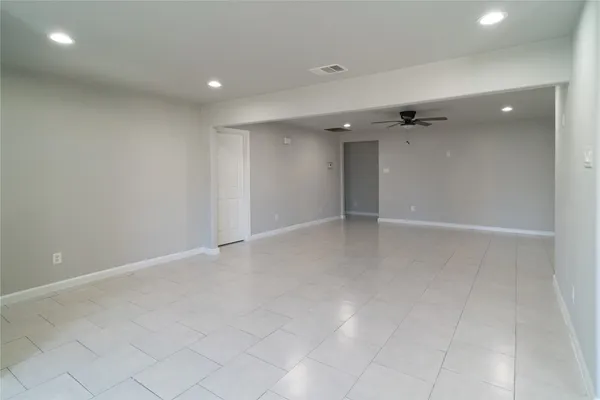 $2,000 | 11623 Rowan Lane, Houston, TX 77072