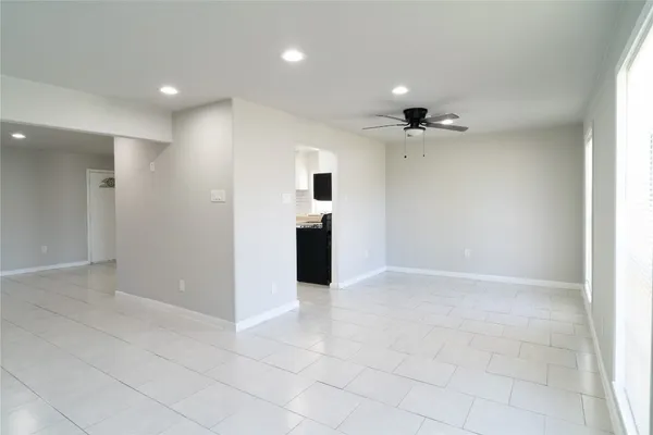 $2,000 | 11623 Rowan Lane, Houston, TX 77072